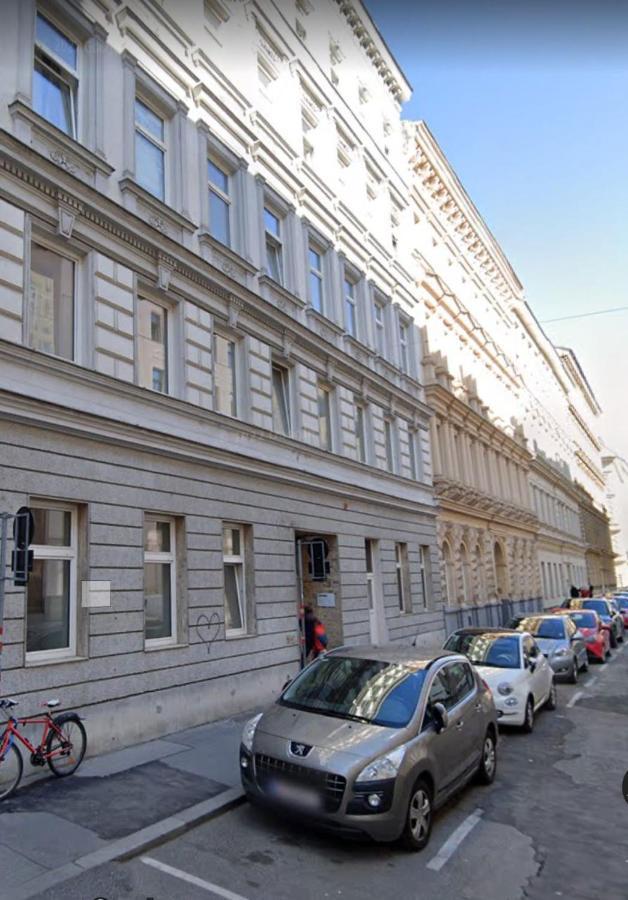 Modern 1-Bedroom Apartment Next To Praterstern Vienna Exterior photo